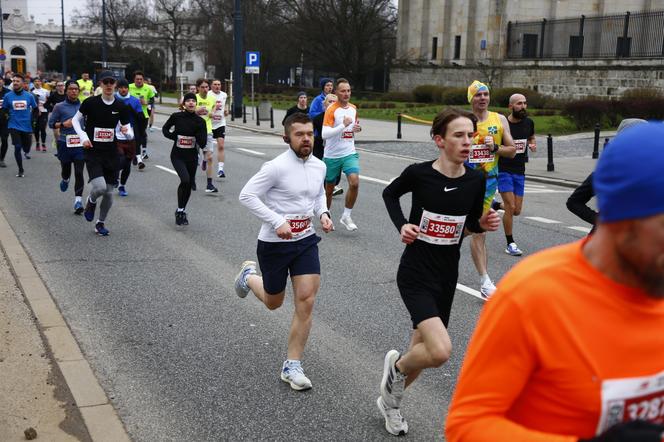 Bieg na Piątkę 2024, Warszawa - zdjęcia. Biegłeś? Szukaj się w galerii!