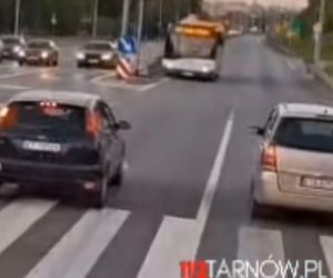 Niebezpieczne zdarzenie na drodze krajowej nr 94. Autobus komunikacji publicznej jechał pod prąd