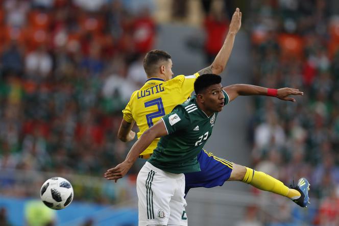 Grupa F: Mecz Meksyk-Szwecja. Mikael Lustig i Jesus Gallardo