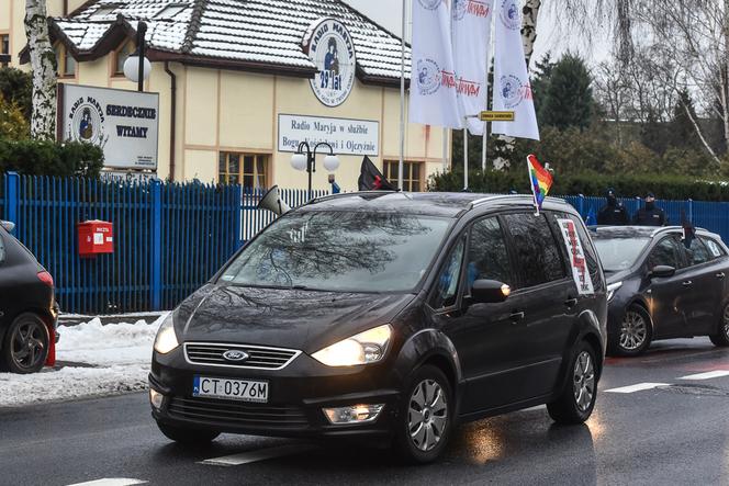 Międzymiastowy protest samochodowy pod Radiem Maryja. Strajkowali w Święto Trzech Króli