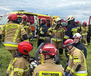 Dramatyczne sceny w Krośnie. Podczas wyścigu samochód uderzył w kibiców