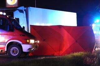 Błonie. Wjechali hulajnogą elektryczną prosto pod tira. Nie mieli szans, zaginęli na miejscu