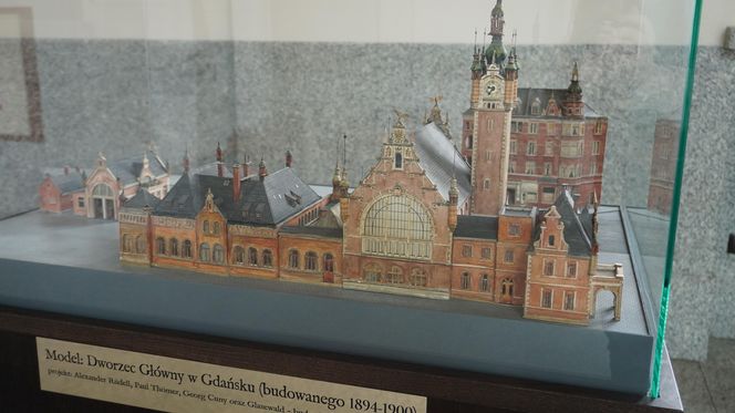 80-letnia makieta zdobi gdański dworzec. Tak wyglądał on przed wojną! 