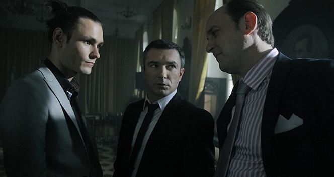 Krew z krwi 2 sezon. Wiktor (Andrzej Andrzejewski), Paweł Lipski (Adam Woronowicz), Mateusz "Młody" (Bartosz Gelner)