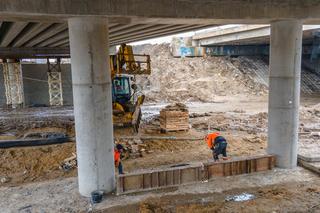 Trzy nowe wiadukty przy Przybyszewskiego. Kiedy przejadą po nich pierwsze samochody?