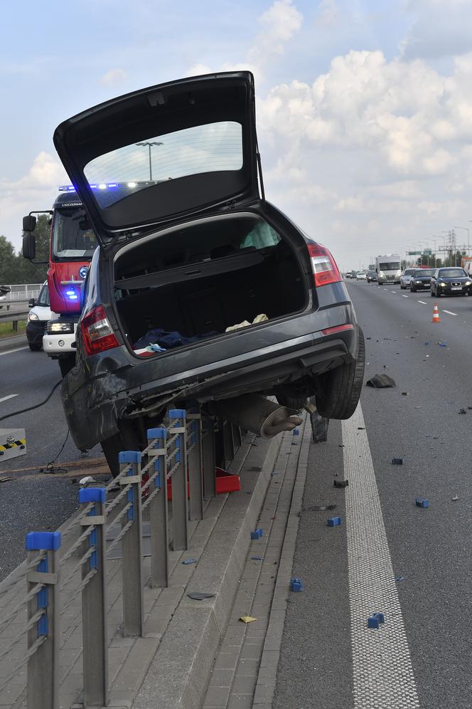 Wypadek Na S8, wjechał na barierki