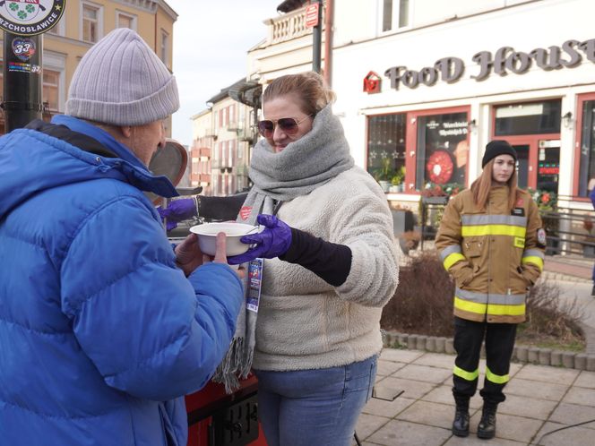 33. Finał Wielkiej Orkiestry Świątecznej Pomocy. Dziennikarze Radia ESKA rozgrzewają Tarnów pysznym żurkiem!