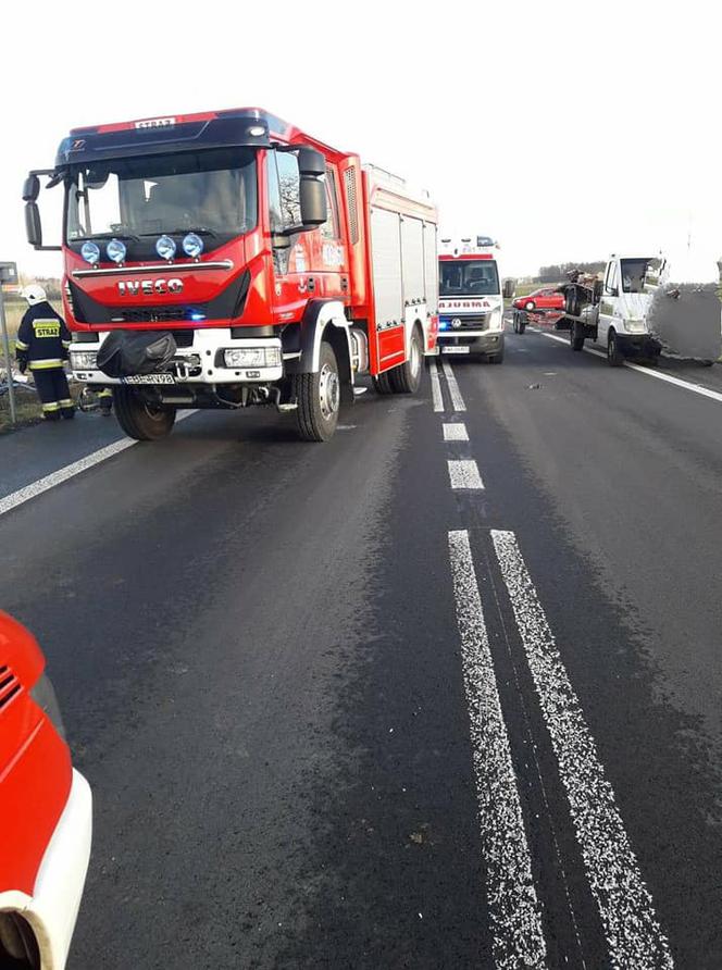 Tir w POLU, bus ZŁAMANY na pół. Wypadek na dk 74, cudem bez poważnych obrażeń! 