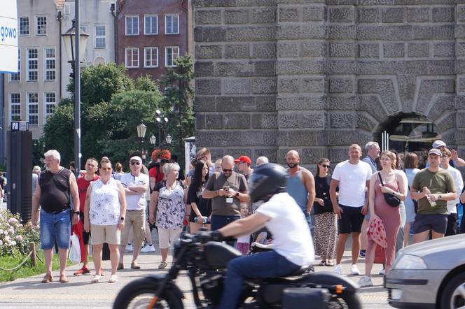 Tłumy turystów w Gdańsku. Ulice pękają w szwach