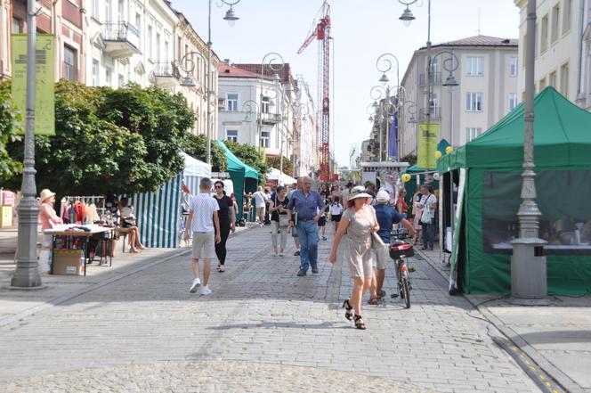 Rzemieślniczy Bazar w Kielcach. Były stoiska handlowe oraz atrakcje