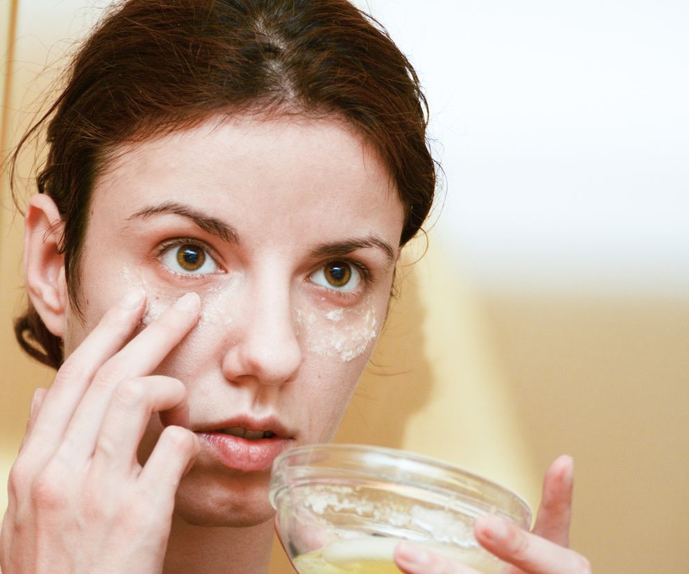 Maseczka z białka jajka to świetny sposób na pozbycie się zmarszczek.