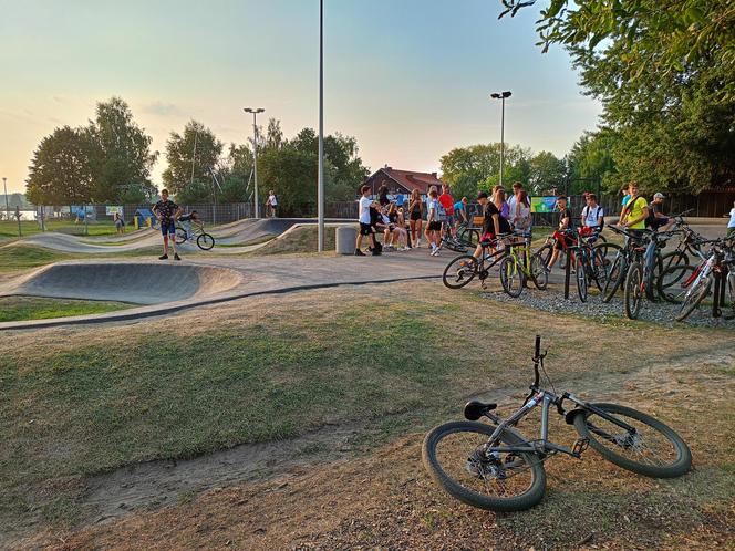 Tor rowerowy pumptrack nad zalewem Muchawka w Siedlcach oddany do użytku!