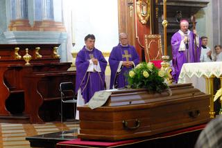 Podwójny pogrzeb Piotra Szczepanika. Wzruszające szczegóły uroczystości [ZDJĘCIA]