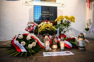 Przejmujący widok na grobie Pawła Adamowicza. Pamiętamy