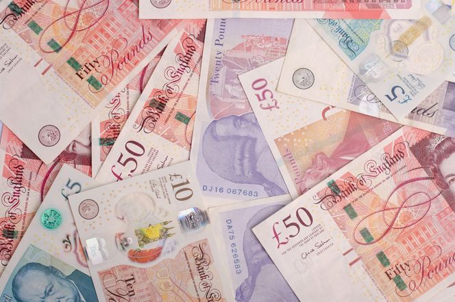 pieniadze funt brytyjski banknoty