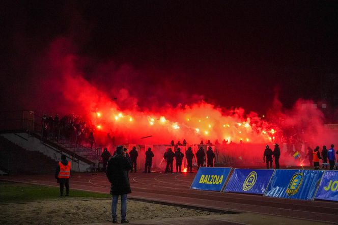 Elana Toruń - Zawisza Bydgoszcz 1:1, zdjęcia kibiców, opraw i piłkarzy ze Stadionu Miejskiego im. Grzegorza Duneckiego