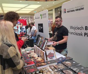 Tłumy na Kujawsko-Pomorskim Festiwalu Książki! Zielone Arkady zamieniły się w literacki raj