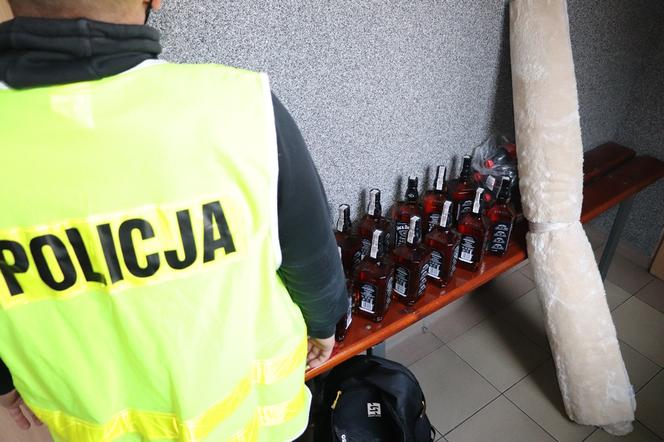 Miłośnicy drinków w rękach policji. Kradli tylko dwie rzeczy