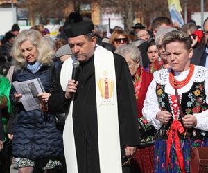 Marsz w obronie Jana Pawła II w Nowym Targu. „To przechodzi ludzkie pojęcie