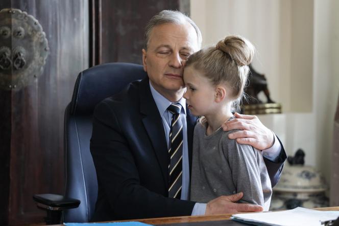 Na Wspólnej odc. 3456. Andrzej Zakościelny (Dariusz Niebudek), Marysia (Zuzanna Wieleba)