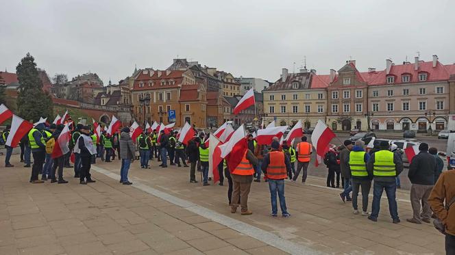 Rolnicy w Lublinie rozpoczęli przemarsz. Mamy zdjęcia!