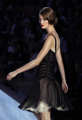 Polskie modelki na wybiegu - Paryski Tydzień Mody. Monika Jagaciak