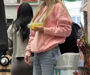 Doda w Żabce z torebką za 150 tyś zł 