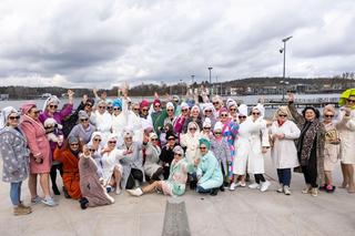   Niecodzienna akcja w Olsztynie. Kobiety przespacerowały się w… szlafrokach. Zobaczcie zdjęcia!