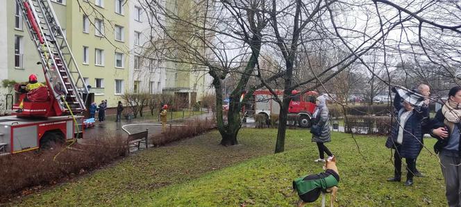 Pożar bloku przy ul. Łukowskiej w Warszawie