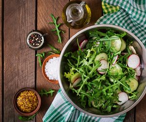 Surówka z rukoli do obiadu - jak przygotować najprostszą obiadową surówkę z rukoli