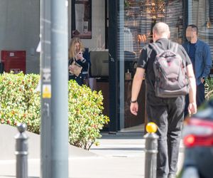 Kinga Duda miesiąc po ślubie rozkwita! Przyłapaliśmy młodą mężatkę. Nie była sama