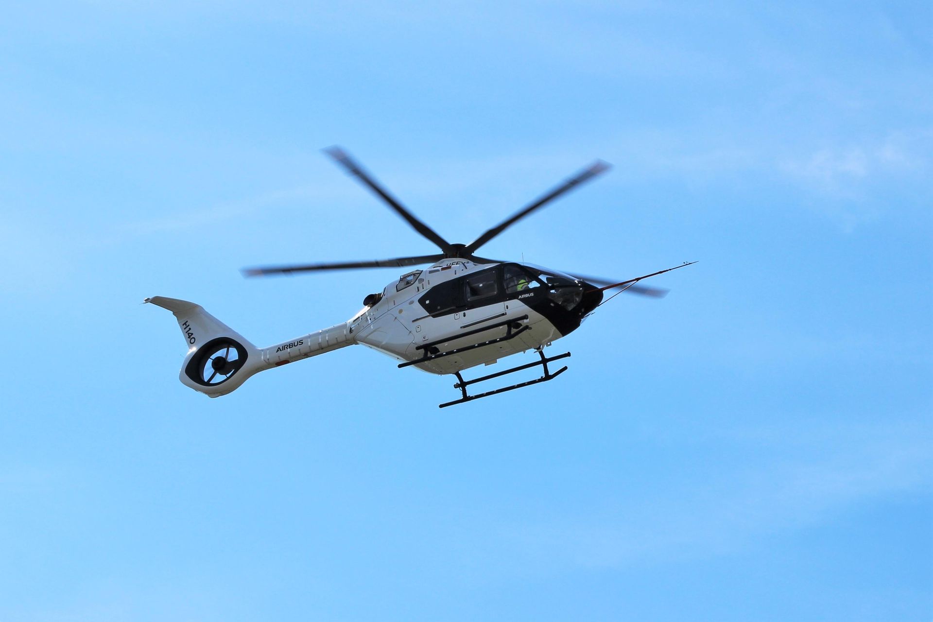 Prototyp Airbus Helicopters H140 w locie