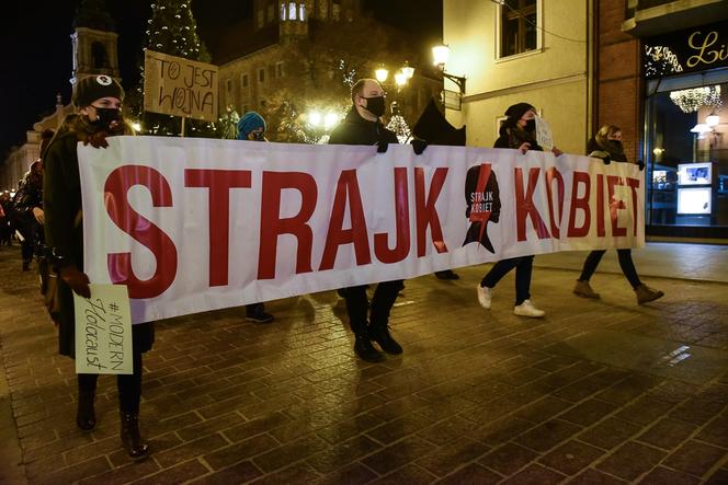 Strajk kobiet w Toruniu - 27-28.01.2021 - zdjęcia z protestów