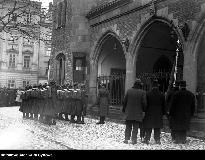 Jak dawniej wyglądały obchody Narodowego Święta Niepodległości w Krakowie? Zobaczcie archiwalne zdjęcia