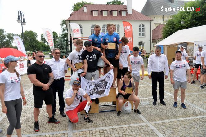 Policjanci z Katowic robią cuda na drążku! Najlepiej w całym kraju [ZDJĘCIA]