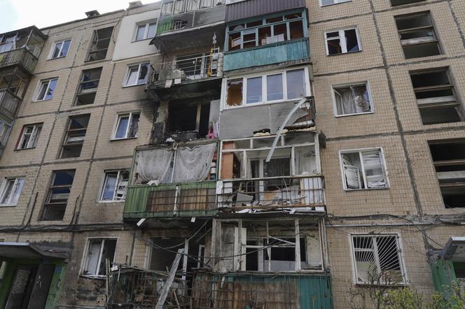 Zbombardowany budynek w Charkowie 