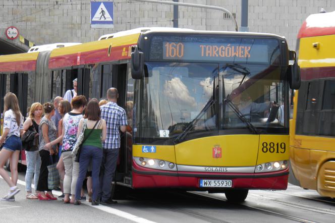 Według urzędu miasta autobusy ściśle przestrzegają rozkładu jazdy