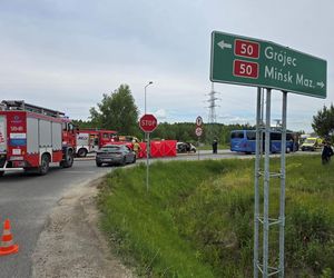 Śmiertelny wypadek na DK50 pod Mińskiem Mazowieckiem. Dwie osoby zginęły w zderzeniu z autobusem [ZDJĘCIA]