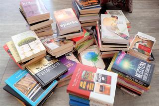 Pacjenci koszalińskiego szpitala otrzymali książki od Koszalińskiej Biblioteki Publicznej 