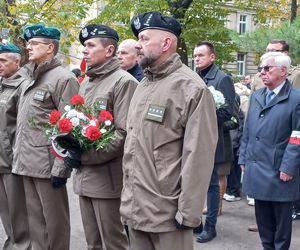 Zapalono znicze dla rozstrzelanych mieszkańców Leszna. W rocznicę tragicznych wydarzeń [ZDJĘCIA]