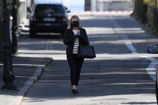 Małgorzata Tusk w maseczce na krótkim spacerze po zakupach [ZDJĘCIA]