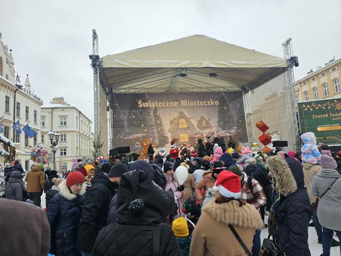 Jarmark Bożonarodzeniowy w Rzeszowie. Parada św. Mikołaj 2023 