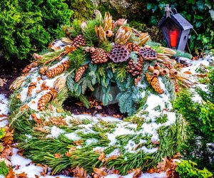 Jak zrobić piękny stroik świąteczny na cmentarz? Instrukcja