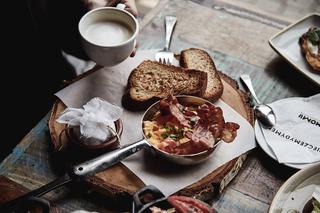 Gdzie zjeść śniadanie w Warszawie? Oto najlepsze miejsca na rozpoczęcie dnia! [GALERIA]