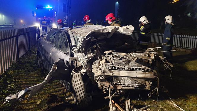 W Stykowie kierowca Audi wbił się w dom! Na miejscu policja, straż i wójt gminy