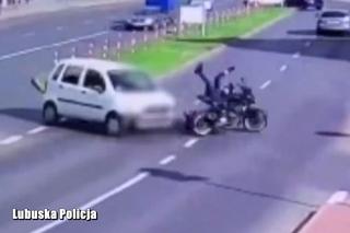 Zielona Góra: 76-letni kierowca potrącił motocyklistę. Wszystko się nagrało