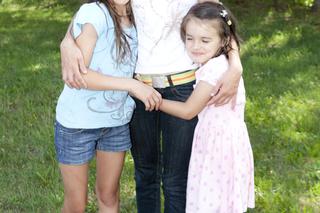 PRZEZ SĄSIADÓW STRACIŁA DZIECI