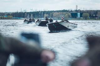 Wielka akcja w Rybniku! Wojskowe helikoptery, żołnierze na łodziach i spadochroniarze