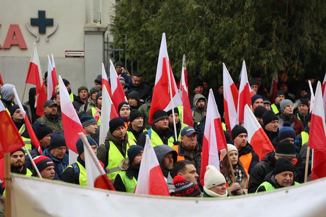 Protest rolników 20 marca przed Lubelskim Urzędem Wojewódzkim w Lublinie