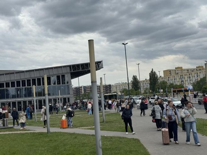Pilna ewakuacja Dworca Wschodniego w Warszawie! Co się stało?!